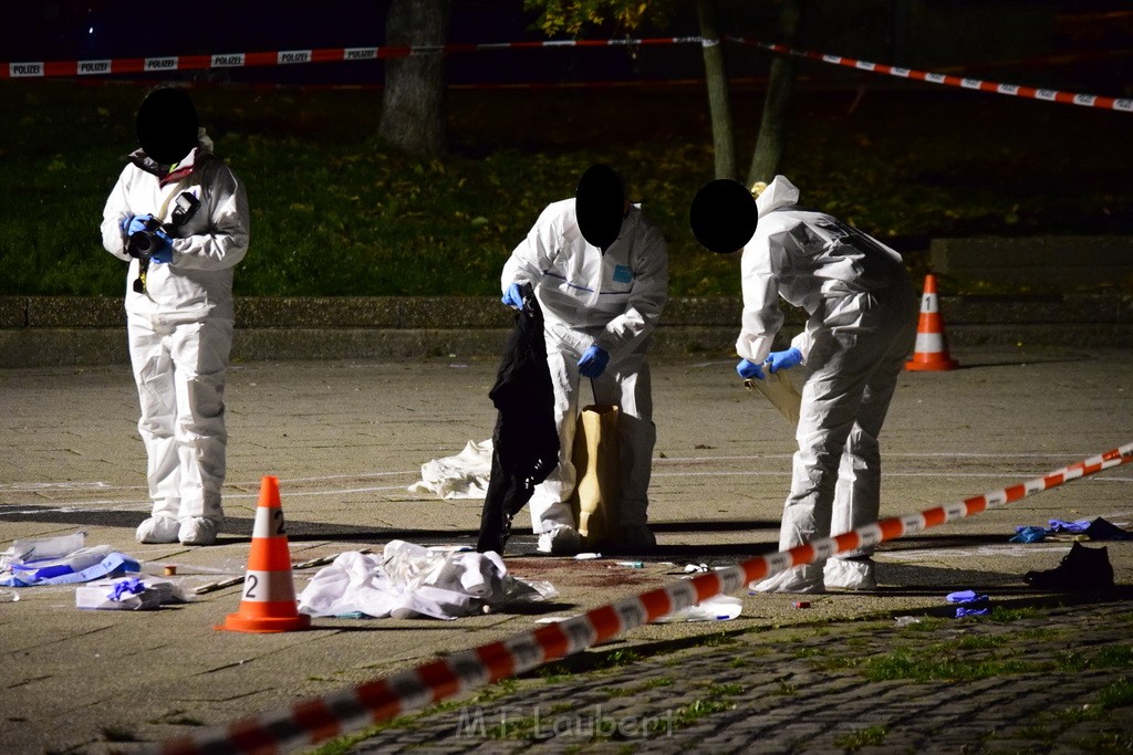 Einsatz BF Messerstecherei Koeln Neustadt Nord Eberplatz Platzmitte P198.JPG - Miklos Laubert